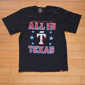 NWT โข Genuine Merchandise โข Black Texas Graphic Tee